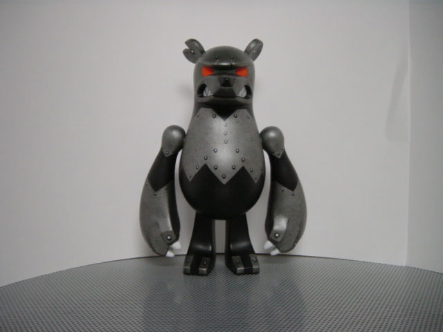 KNUCKLE BEAR IRON ORANGE EYES